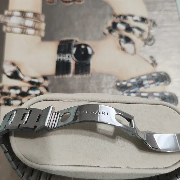 Elegant Bulgari Zero Women's watch with a sleek Black Dial. 100% Original! - Picture 9 of 15